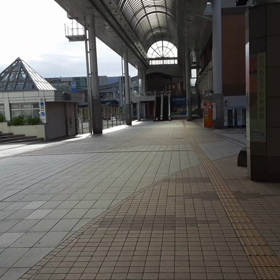 田舎くさい秋田駅の画像