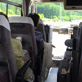 バスの中でもの画像