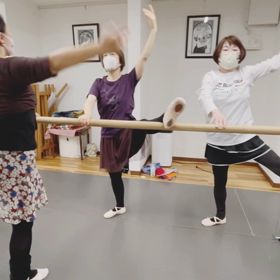 大人バレエストレッチクラスの画像