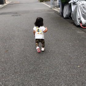 つま先立ちの画像