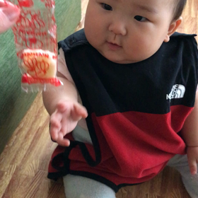 生後7ヶ月目    おやつの時間の画像