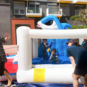 マンションで巨大プールの画像