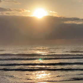 4月16日千葉北、東浪見の朝の波の画像