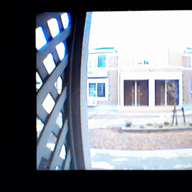 わざわざ後ろを振り返り顔をさらけ出してまで迷惑行為を続ける男の画像