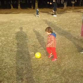 岸根公園で可愛くずっこけた息子の画像