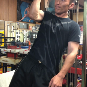 垣本君の片手懸垂の画像