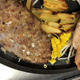 人気商品   トンバーグ  と  しょうが焼きのセットの画像