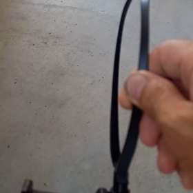 両手を使う自撮りの画像