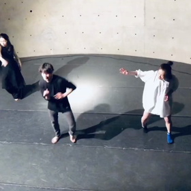 即興で踊ることの画像