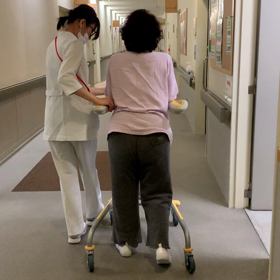 両側人工股関節置換術 術後6日目 2019年7月10日の画像