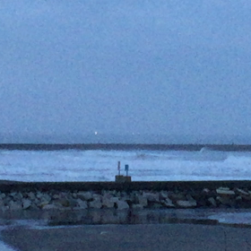 12月7日千葉北、東浪見の朝の波の画像