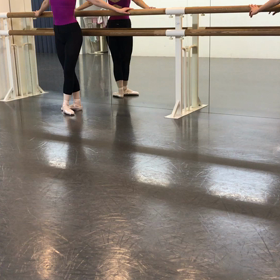 成人.トゥシューズでピルエットの画像