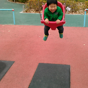 とりあえず、ブランコ～(*^^*)の画像