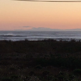 10月30日千葉北、東浪見の朝の波の画像