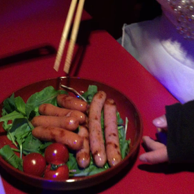 ももの作品「ソーセージだけしかない」の画像