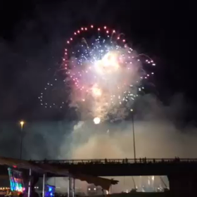 勝利のハイタッチの画像