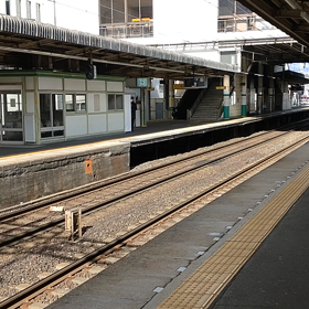 1月4日新田辺駅を通過する近鉄特急を動画で撮りました。の画像