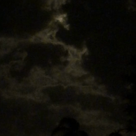 夜のロケット打ち上げの画像