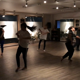 踊ることの画像