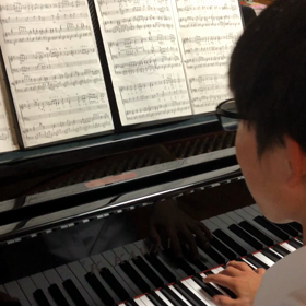 音楽会の伴奏の画像