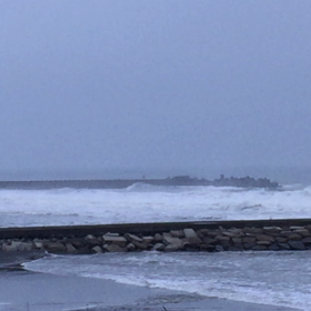 10月24日千葉北、東浪見の朝の波の画像