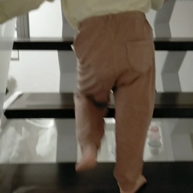 階段の上り方練習中の画像