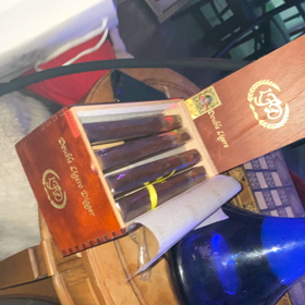 大量に葉巻プレゼントもらった！Thank you so much bro!の画像
