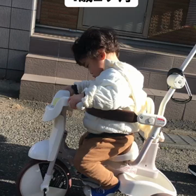 息子の三輪車の画像