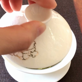 昼食に獅峰龍井茶の画像