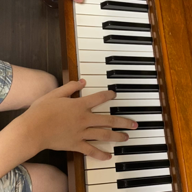 男子ピアノの画像