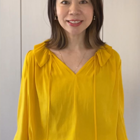 今日のコーデ❤️〜朝一のzoomセッションにピッタリな元気カラーブラウス〜の画像