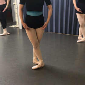 大人のバレエ  トゥシューズクラスの画像