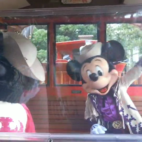 TDLの超レア動画  ！リバ鉄のラブラブな2人♡の画像