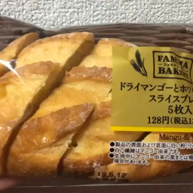 ファミマのパン ドライマンゴーとホワイトチョコのスライスブレッドを食べてみたの画像
