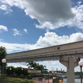 WDW トイストーリー4 のモノレールの画像