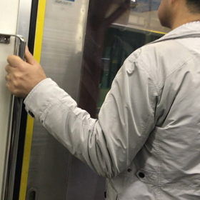 朝走る人の画像