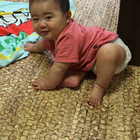 座る by myselfの画像