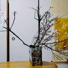 テーマ　梅を主にして枝ものでいけるの画像