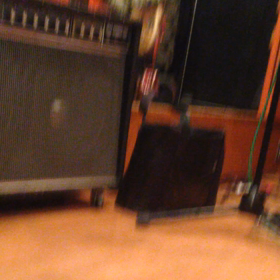 スタジオでラジオの画像