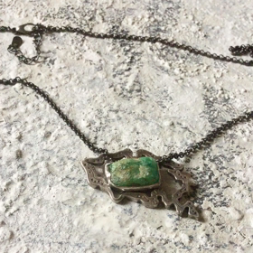 うごめきエメラルド原石ネックレス　動画の画像