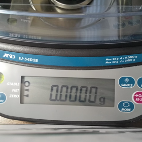 お高い電子天秤の詳細②の画像