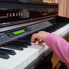 年中さんのカワイイ動画~鍵盤デビューはドーナツの手での画像