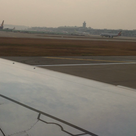 福岡から韓国仁川行きの飛行機　離陸の画像