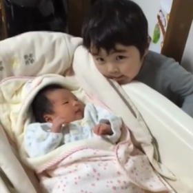 末っ子との初対面。の画像