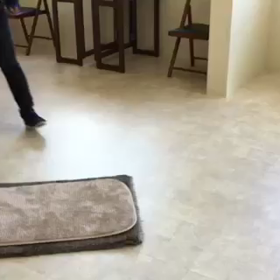 マットで待つの画像