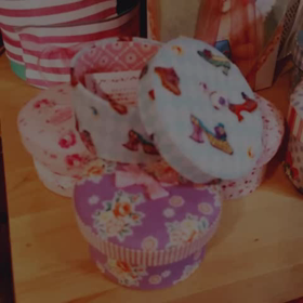 ほしい！かわいい！リッチな作りの布貼り箱。10個入荷予定！の画像