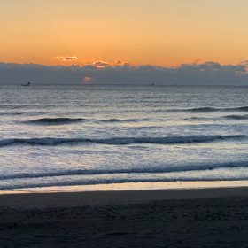 2月26日千葉北、東浪見の朝の波の画像