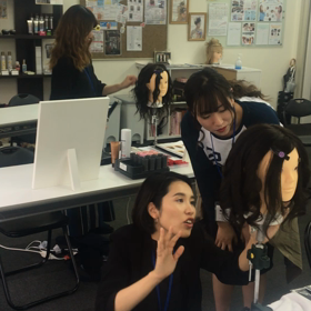 動画で見てみよう♪JHSSのヘアメイク授業(^ ^)の画像