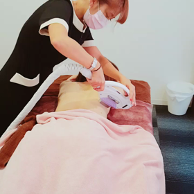 脱毛はこんな感じで施術しています♡痛くない！熱くない！の画像