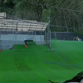 スノーボードからのスケートボードの画像